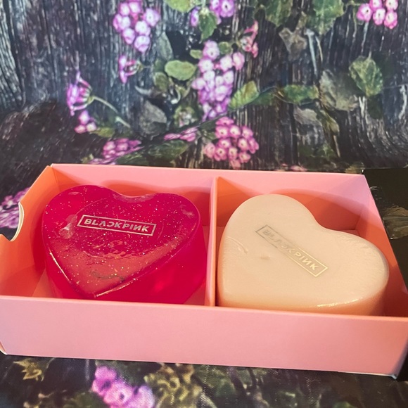 Certified 100% Authentic— BlackPink - Heart Soap Set - Picture 8 of 13